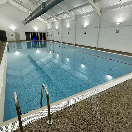 Daisy - Part Of The The Bay Village With Pool, Gym And Direct Access, Pub, Restaurant, Tennis And Meadows Walks Holiday home