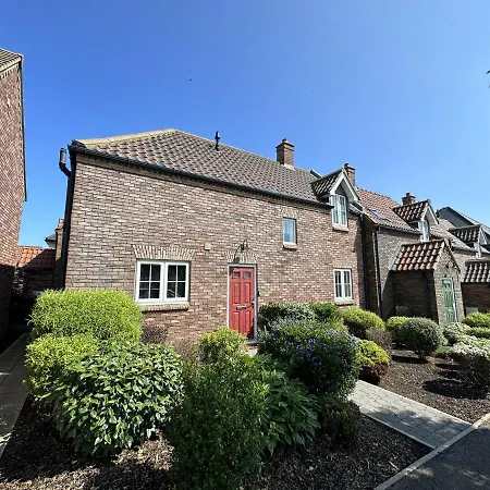 Daisy - Part Of The The Bay Village With Pool, Gym And Direct Access, Pub, Restaurant, Tennis And Meadows Walks