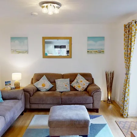 Daisy - Part Of The The Bay Village With Pool, Gym And Direct Access, Pub, Restaurant, Tennis And Meadows Walks Holiday home *