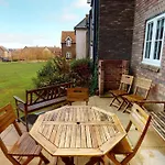 Daisy - Part Of The The Bay Village With Pool, Gym And Direct Access, Pub, Restaurant, Tennis And Meadows Walks * Filey