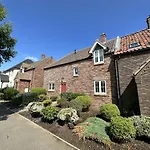 Daisy - Part Of The The Bay Village With Pool, Gym And Direct Access, Pub, Restaurant, Tennis And Meadows Walks