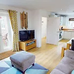 Daisy - Part Of The The Bay Village With Pool, Gym And Direct Access, Pub, Restaurant, Tennis And Meadows Walks Filey