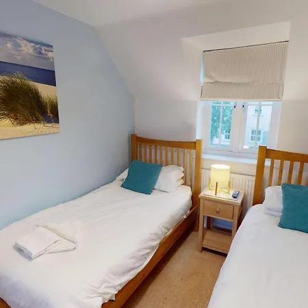 Daisy - Part Of The The Bay Village With Pool, Gym And Direct Access, Pub, Restaurant, Tennis And Meadows Walks *