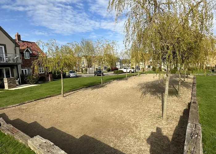 Daisy - Part Of The The Bay Village With Pool, Gym And Direct Access, Pub, Restaurant, Tennis And Meadows Walks Hébergement de vacances *