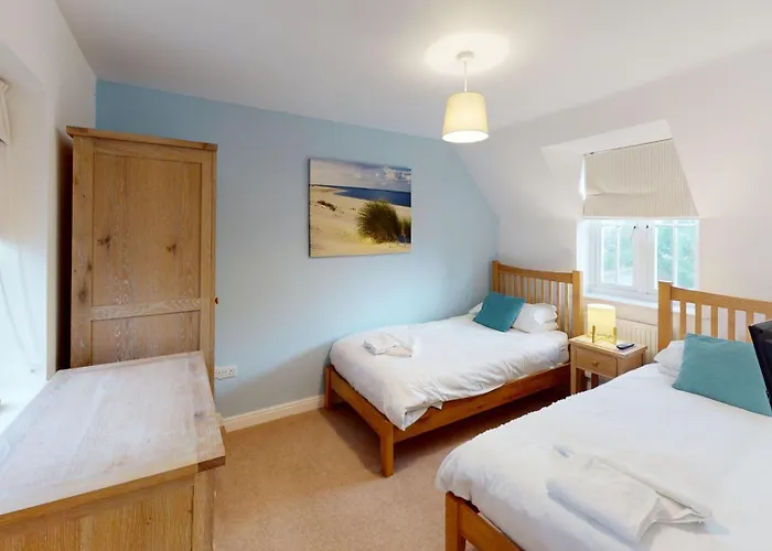 Daisy - Part Of The The Bay Village With Pool, Gym And Direct Access, Pub, Restaurant, Tennis And Meadows Walks Hébergement de vacances *