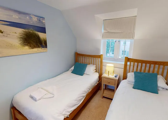 Daisy - Part Of The The Bay Village With Pool, Gym And Direct Access, Pub, Restaurant, Tennis And Meadows Walks *