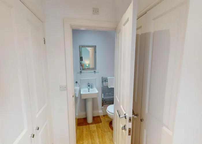 Daisy - Part Of The The Bay Village With Pool, Gym And Direct Access, Pub, Restaurant, Tennis And Meadows Walks * Filey