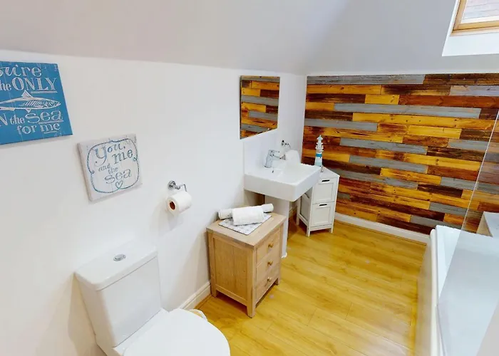 Daisy - Part Of The The Bay Village With Pool, Gym And Direct Access, Pub, Restaurant, Tennis And Meadows Walks Hébergement de vacances