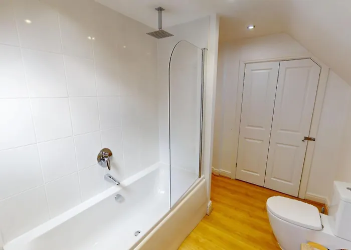 Hébergement de vacances Daisy - Part Of The The Bay Village With Pool, Gym And Direct Access, Pub, Restaurant, Tennis And Meadows Walks