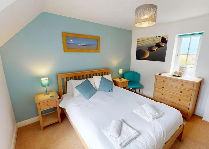 Hébergement de vacances Daisy - Part Of The The Bay Village With Pool, Gym And Direct Access, Pub, Restaurant, Tennis And Meadows Walks *