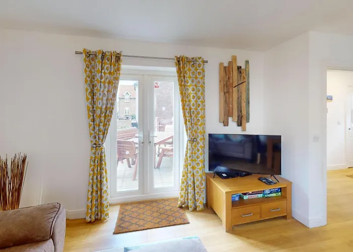 Hébergement de vacances Daisy - Part Of The The Bay Village With Pool, Gym And Direct Access, Pub, Restaurant, Tennis And Meadows Walks *