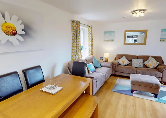 Daisy - Part Of The The Bay Village With Pool, Gym And Direct Access, Pub, Restaurant, Tennis And Meadows Walks * Filey