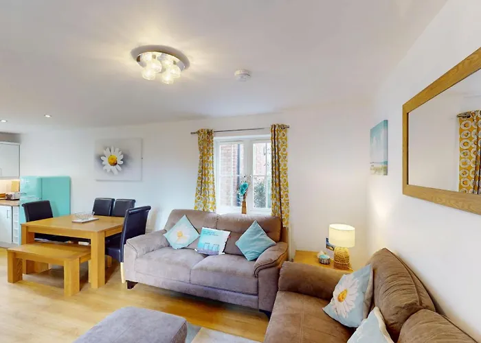 Daisy - Part Of The The Bay Village With Pool, Gym And Direct Access, Pub, Restaurant, Tennis And Meadows Walks Hébergement de vacances