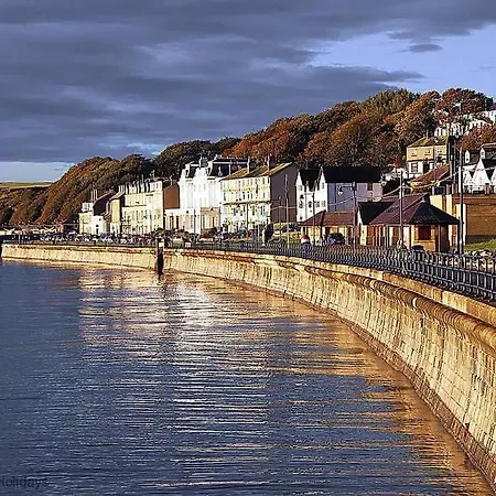 Daisy - Part Of The The Bay Village With Pool, Gym And Direct Access, Pub, Restaurant, Tennis And Meadows Walks *