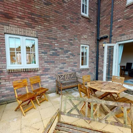 Daisy - Part Of The The Bay Village With Pool, Gym And Direct Access, Pub, Restaurant, Tennis And Meadows Walks *