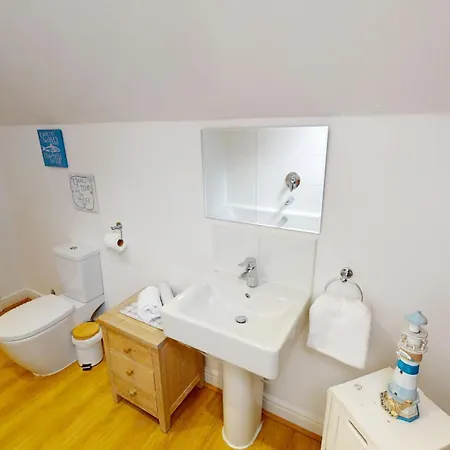 Daisy - Part Of The The Bay Village With Pool, Gym And Direct Access, Pub, Restaurant, Tennis And Meadows Walks *