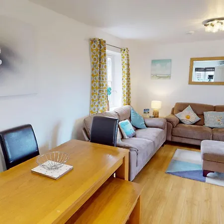 Daisy - Part Of The The Bay Village With Pool, Gym And Direct Access, Pub, Restaurant, Tennis And Meadows Walks * Filey