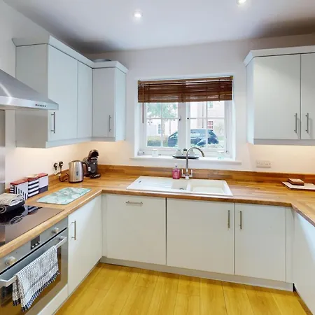 Daisy - Part Of The The Bay Village With Pool, Gym And Direct Access, Pub, Restaurant, Tennis And Meadows Walks